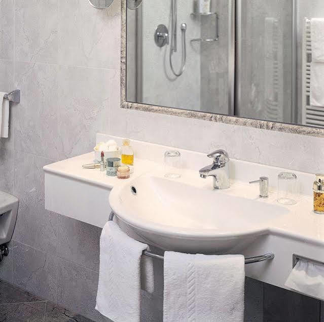 Hotel Garni Partaneshof Мерано Экстерьер фото